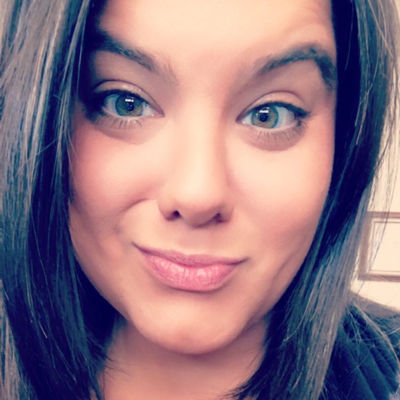 Meet your Posher, Amanda - Picture 1 of 1